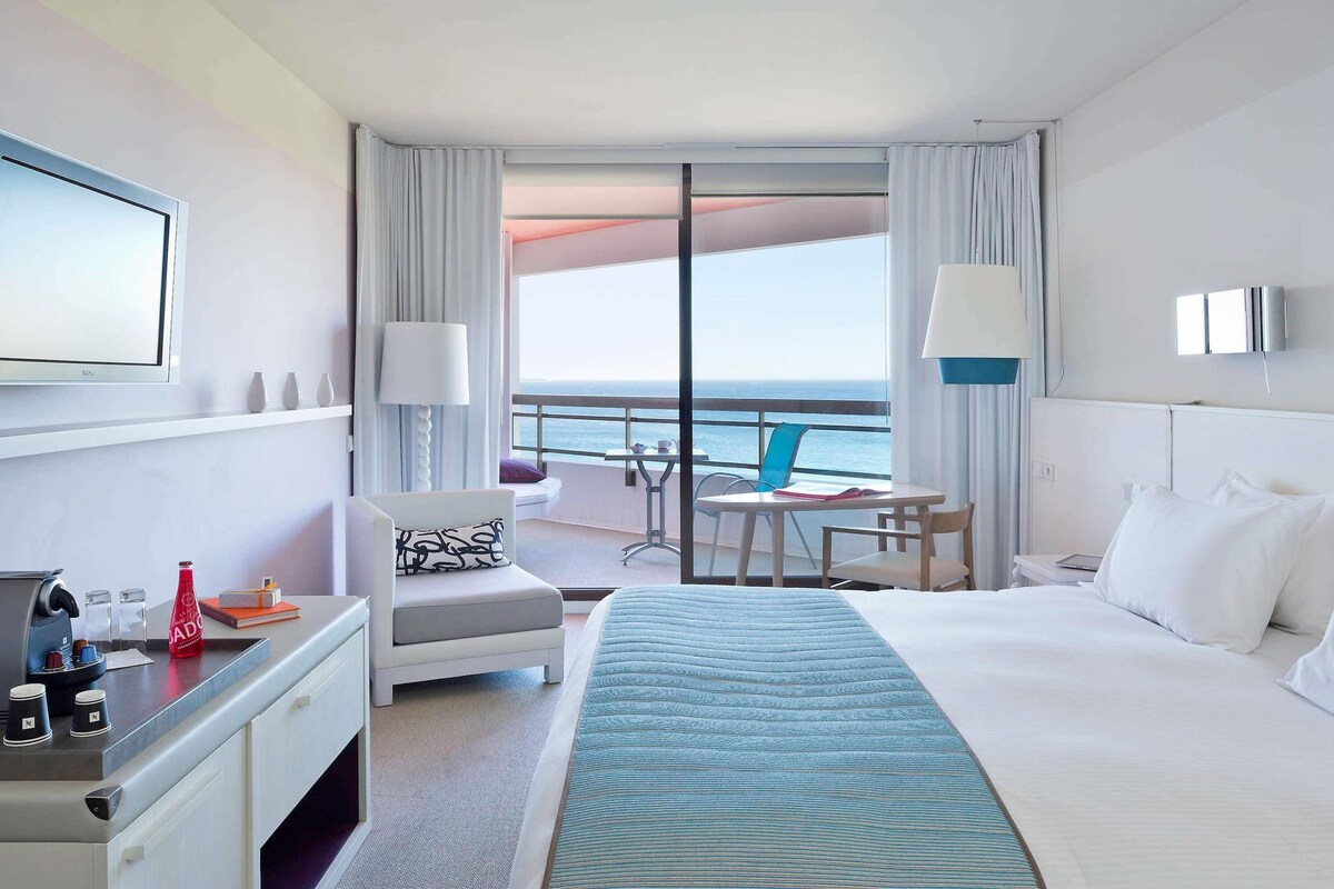 Habitación Deluxe, 1 cama King size, Terraza, vista al mar | Ropa de cama de alta calidad y camas con pillow-top 