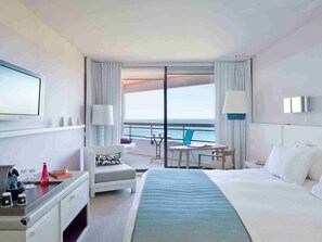 Luxe beddengoed, pillowtop-bedden, een kluis op de kamer, een bureau