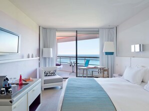 Premium bedding, pillowtop beds, in-room safe, desk