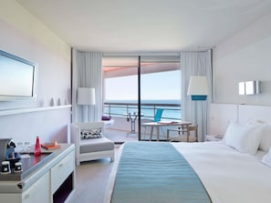 Premium bedding, pillow-top beds, in-room safe, desk