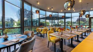 TĂ€gliches FrĂŒhstĂŒcksbuffet (12 EUR pro Person)