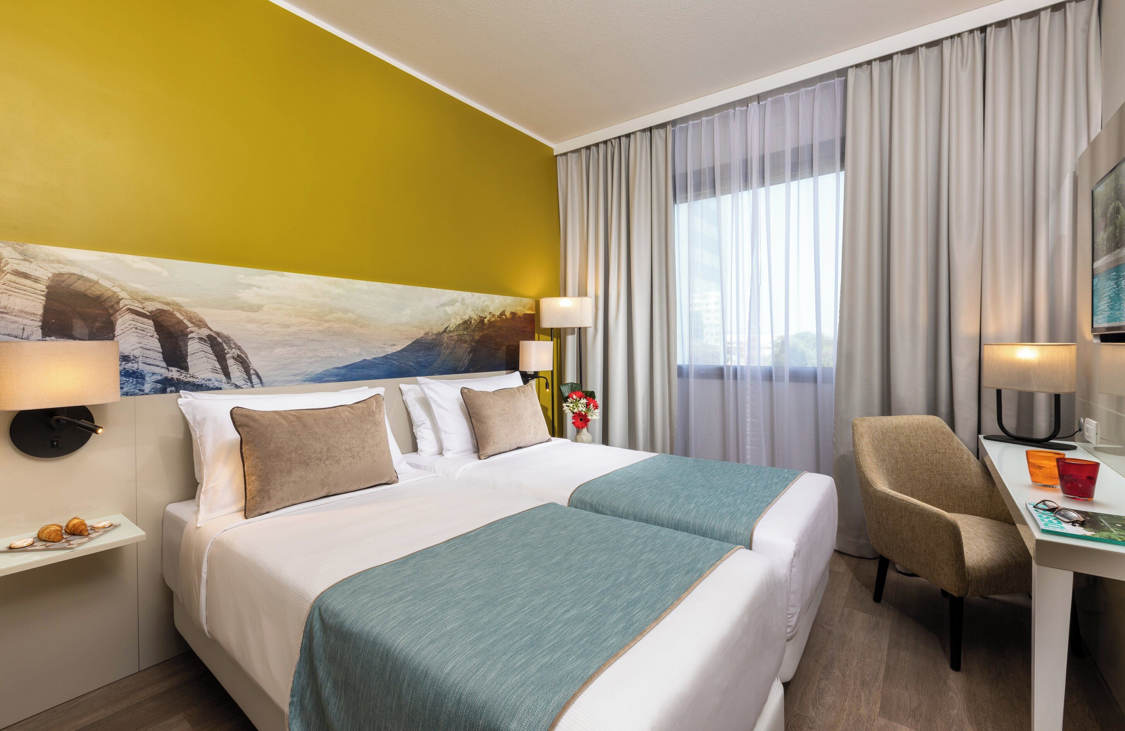 Comfort Room | Minibar, in-room safe, desk, soundproofing