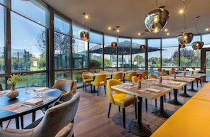 Café da manhã com buffet todos os dias (EUR 12 por pessoa)