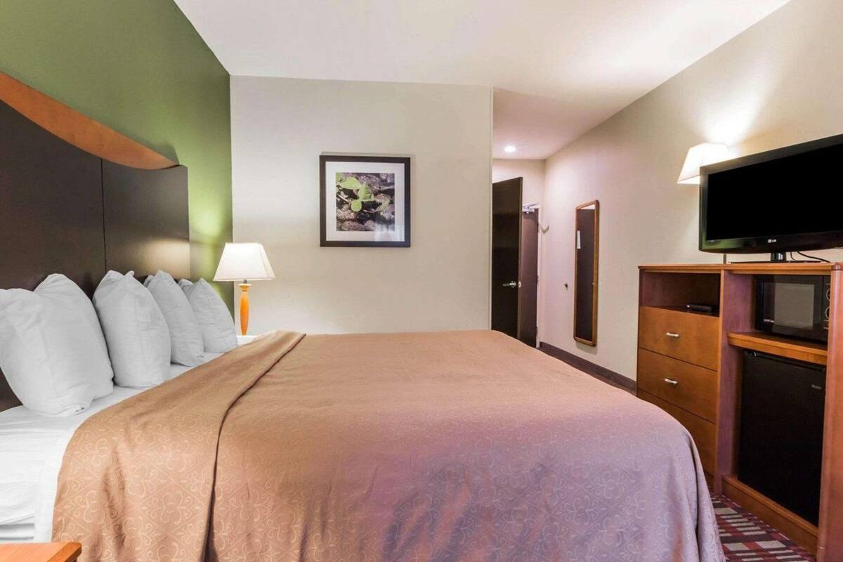 Premium bedding, pillowtop beds, desk, blackout drapes