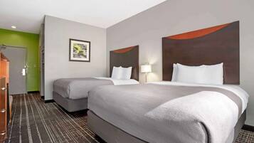 Ropa de cama de alta calidad, colchones con pillow-top y escritorio