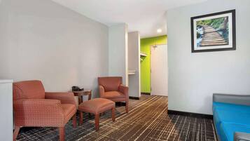 Suite, 1 kingsize-seng med sovesofa, ikke-røyk | Sengetøy av topp kvalitet, senger med overmadrass og skrivebord