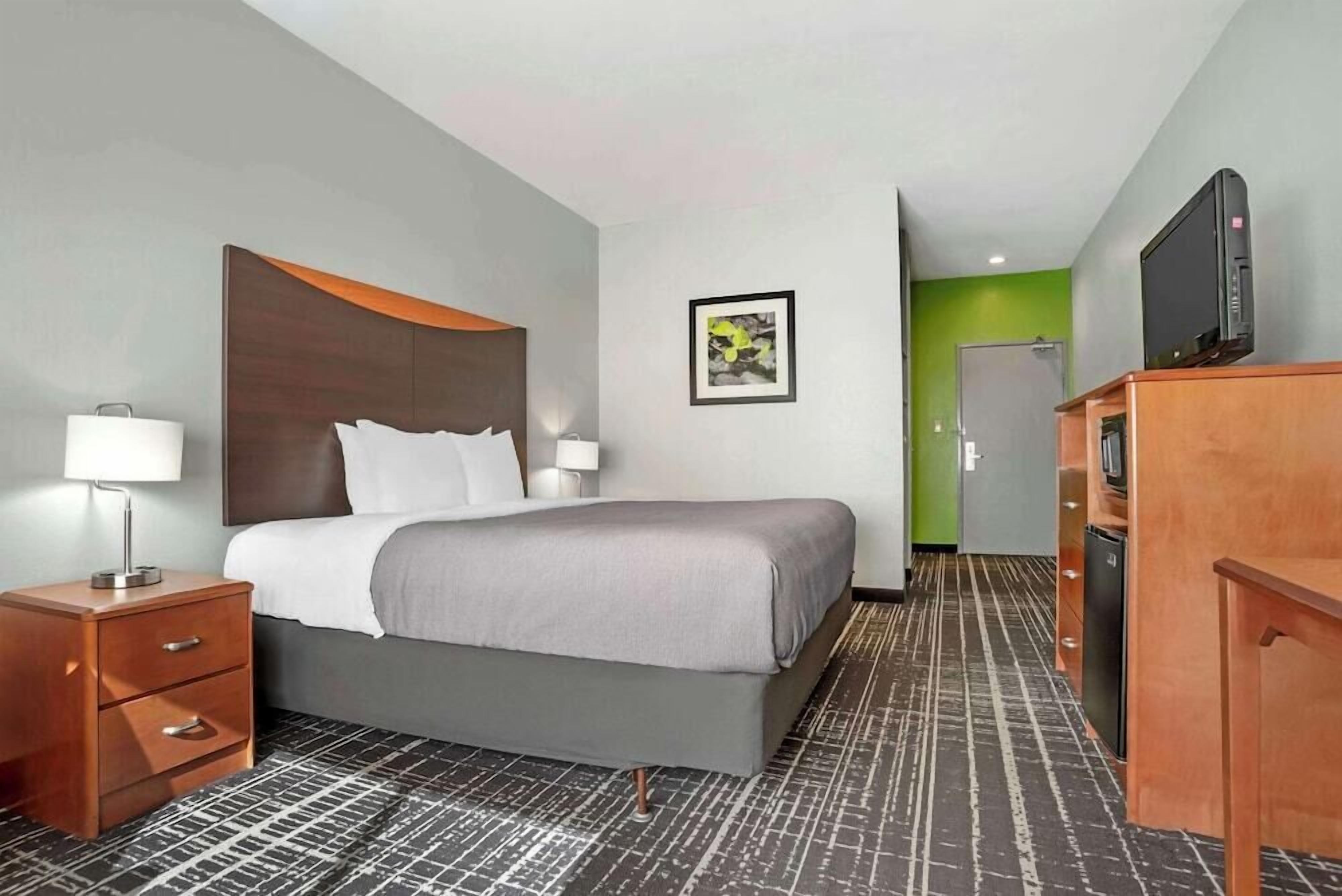 Premium bedding, pillowtop beds, desk, blackout drapes