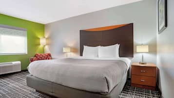 Standard Room, 1 King Bed, Non Smoking | Premium bedding, pillowtop beds, desk, blackout drapes