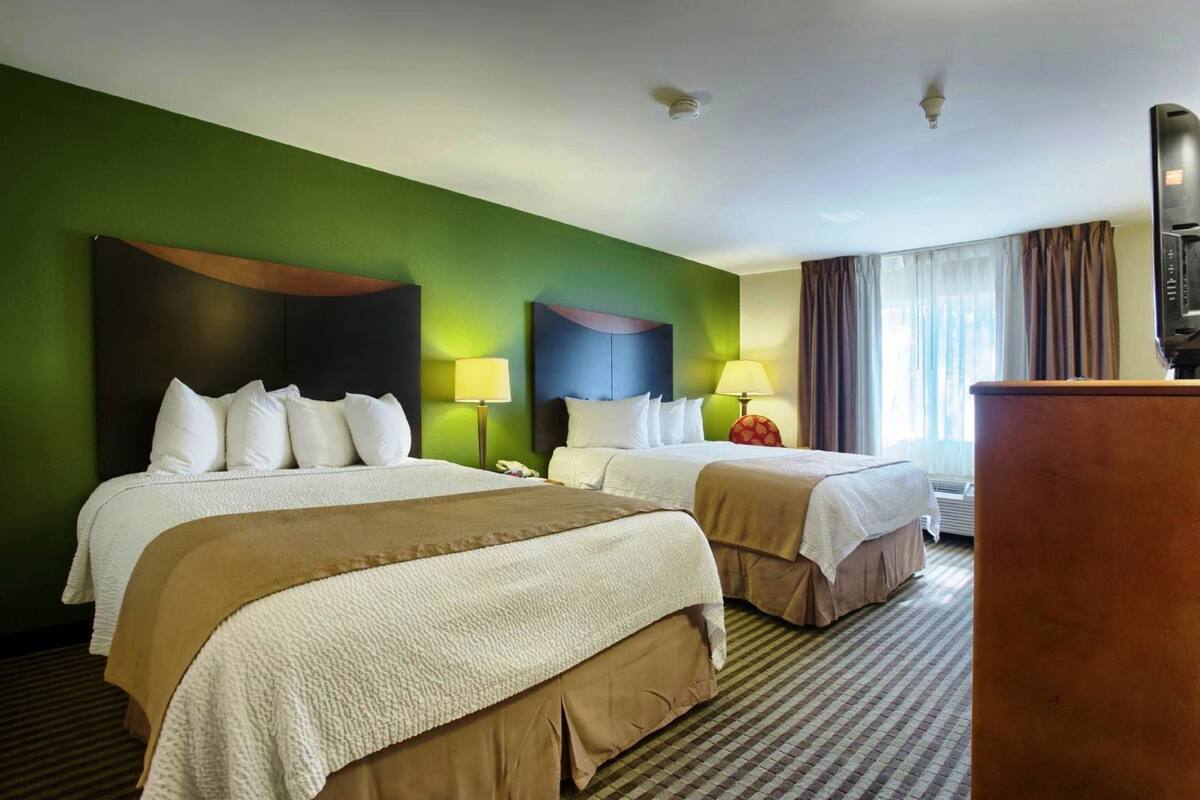 Premium bedding, pillowtop beds, desk, blackout drapes