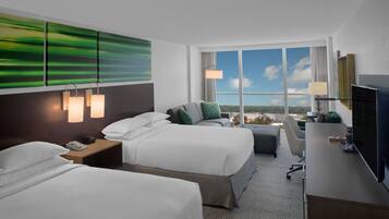 Caja de seguridad en la habitación y escritorio