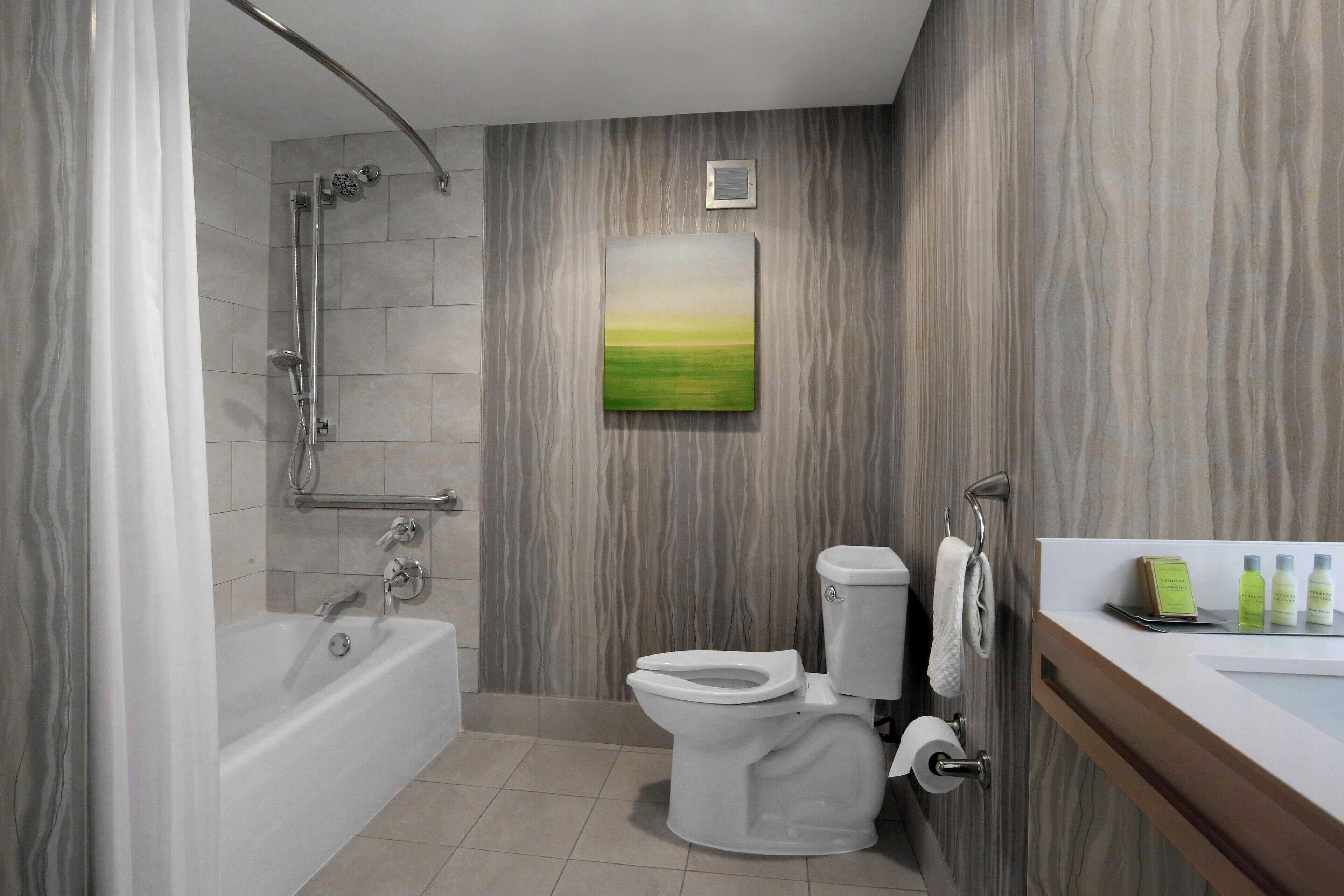 Set di cortesia gratuito, asciugacapelli, asciugamani, sapone