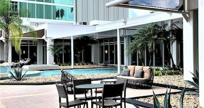 DoubleTree by Hilton at the Entrance to Universal Orlando
