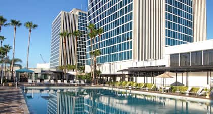 DoubleTree by Hilton at the Entrance to Universal Orlando
