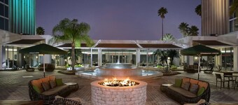 DoubleTree by Hilton at the Entrance to Universal Orlando