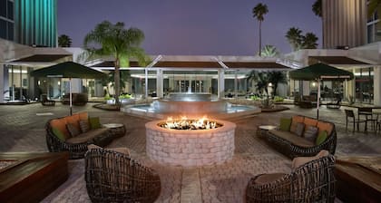 DoubleTree by Hilton at the Entrance to Universal Orlando