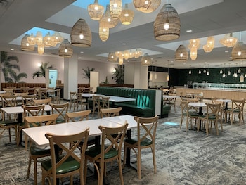 DoubleTree by Hilton at the Entrance to Universal Orlando