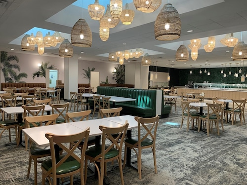 DoubleTree by Hilton at the Entrance to Universal Orlando