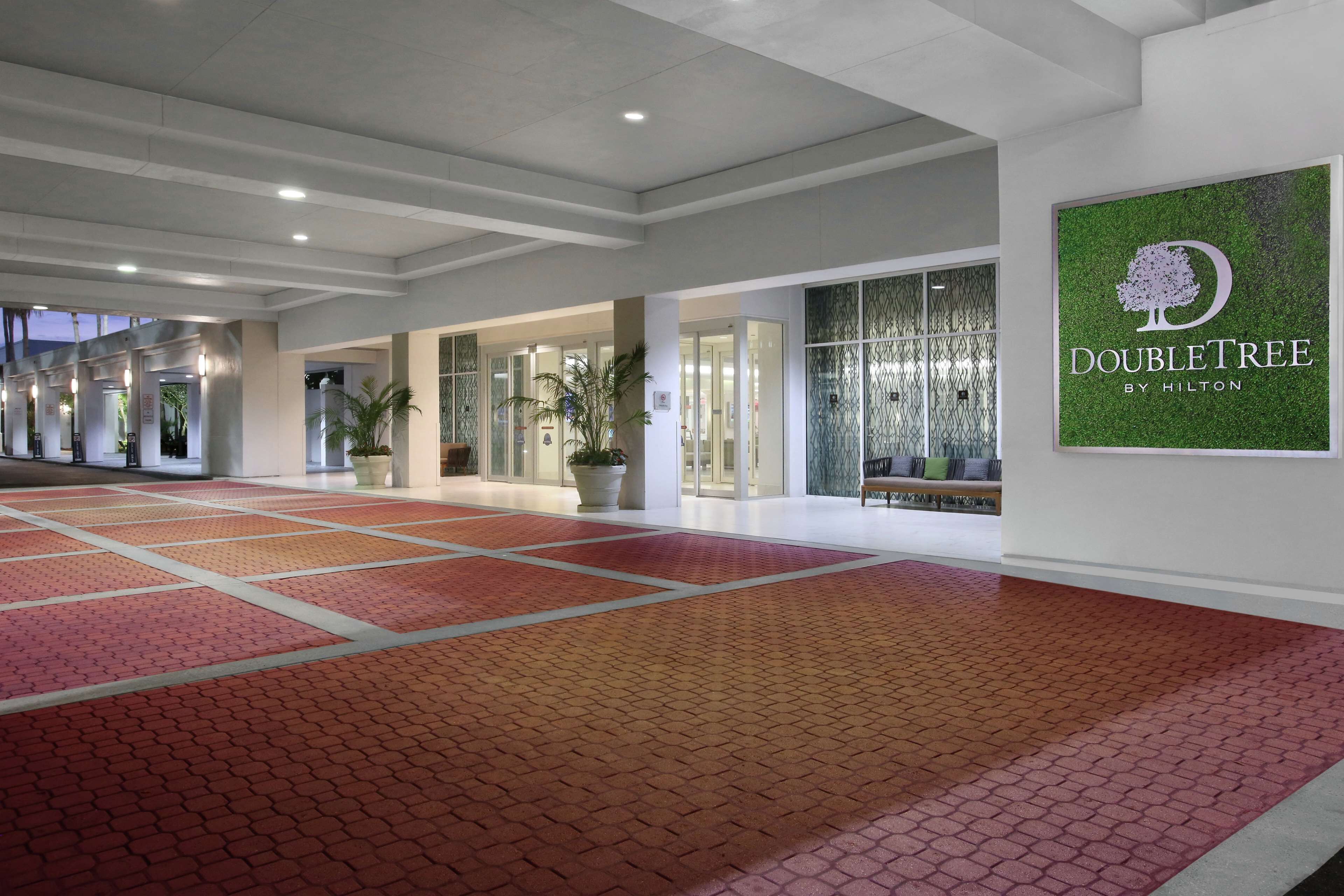 Photo - DoubleTree by Hilton at the Entrance to Universal Orlando