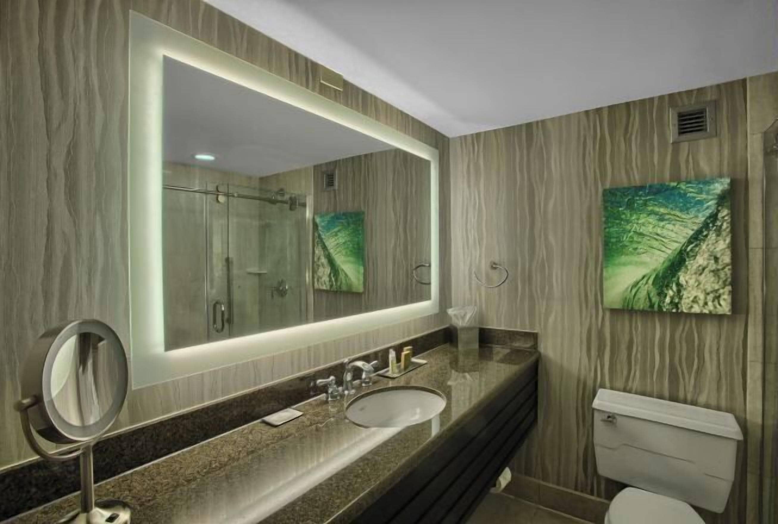 Articles de toilette gratuits, sèche-cheveux, serviettes fournies, savon