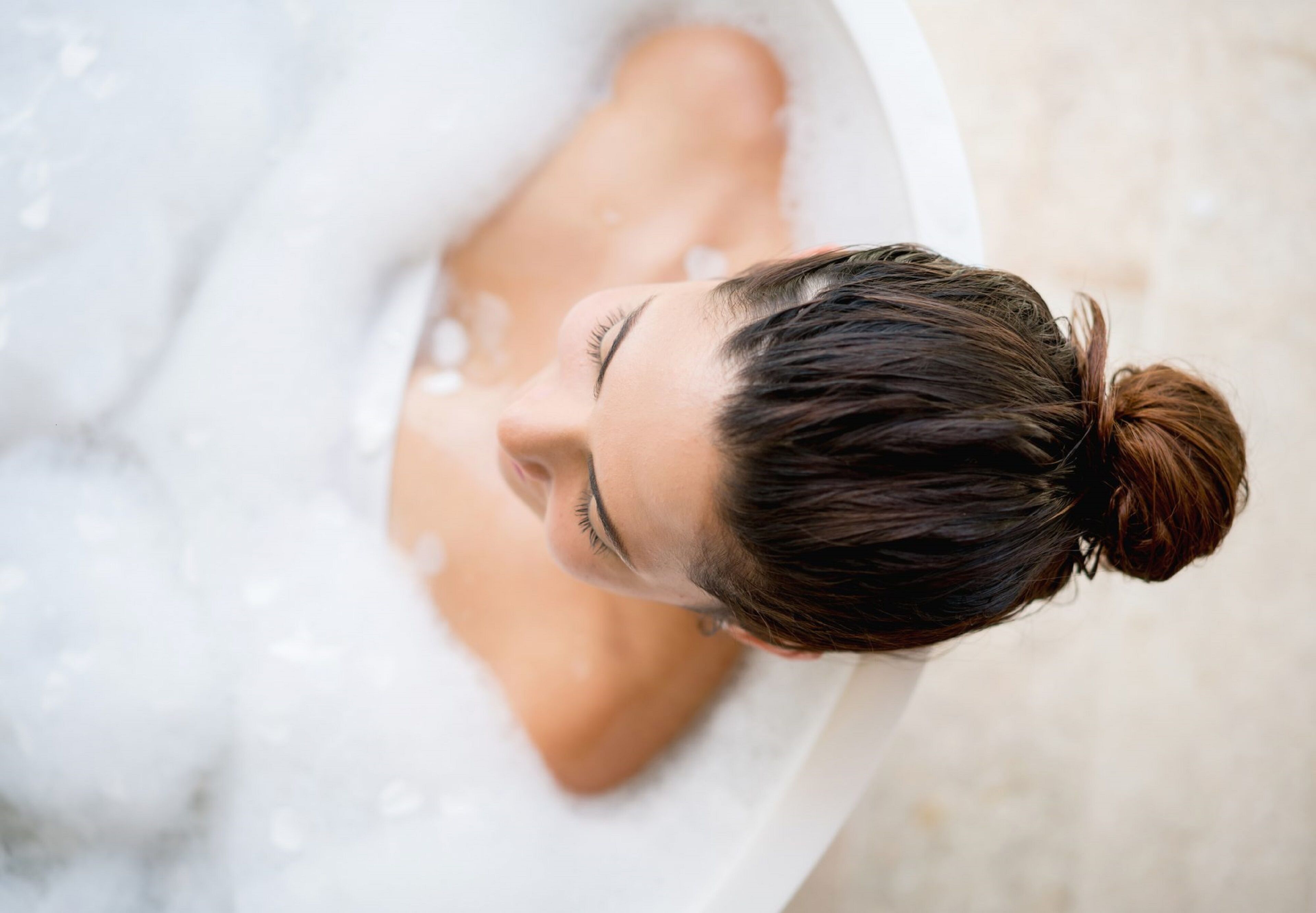 套房, 1 张特大床 (Whirlpool Tub) | 浴室 | 淋浴/盆浴组合、环保洗浴用品、吹风机、毛巾