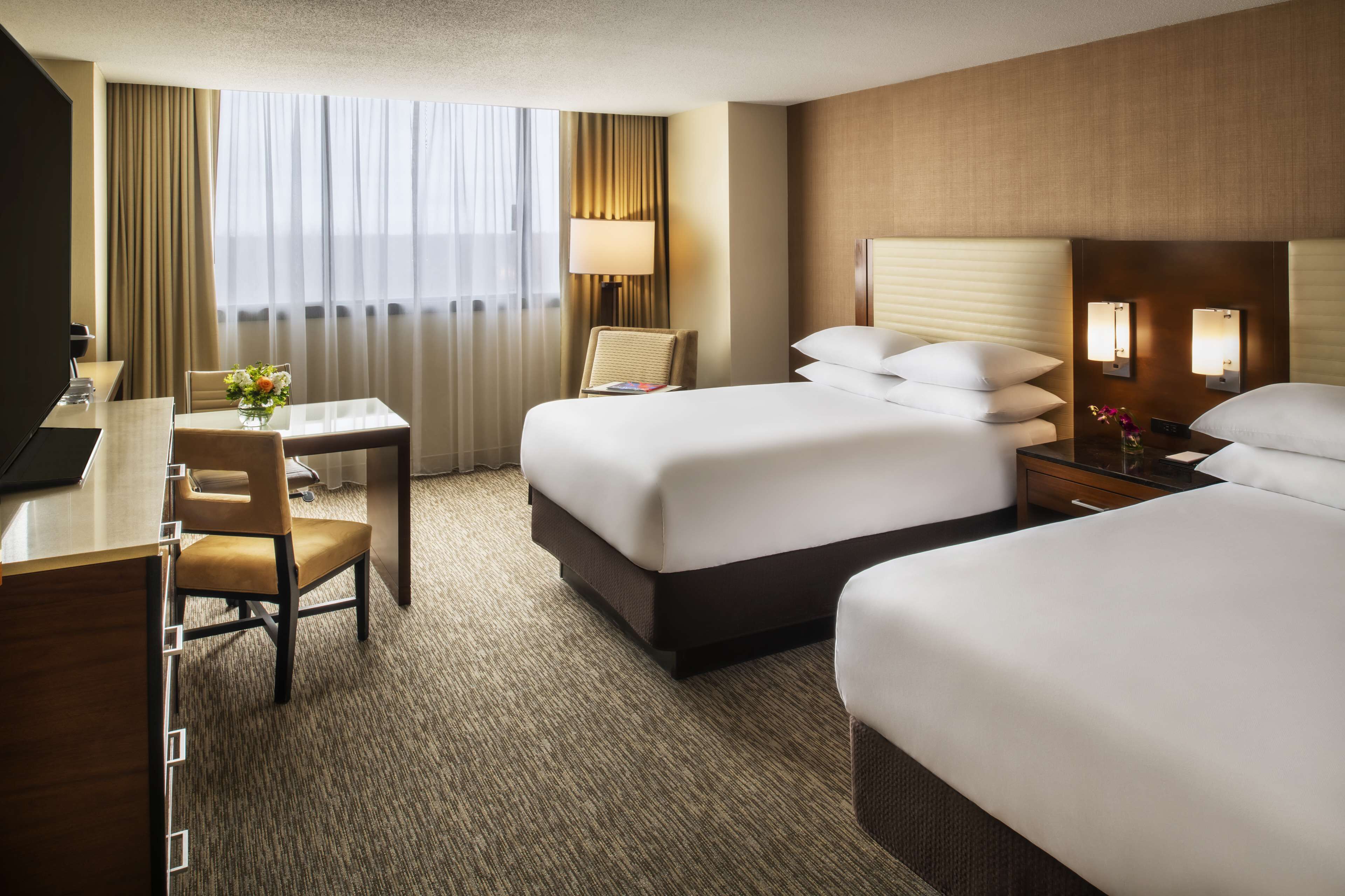 premium bedding, in-room safe, desk, laptop workspace