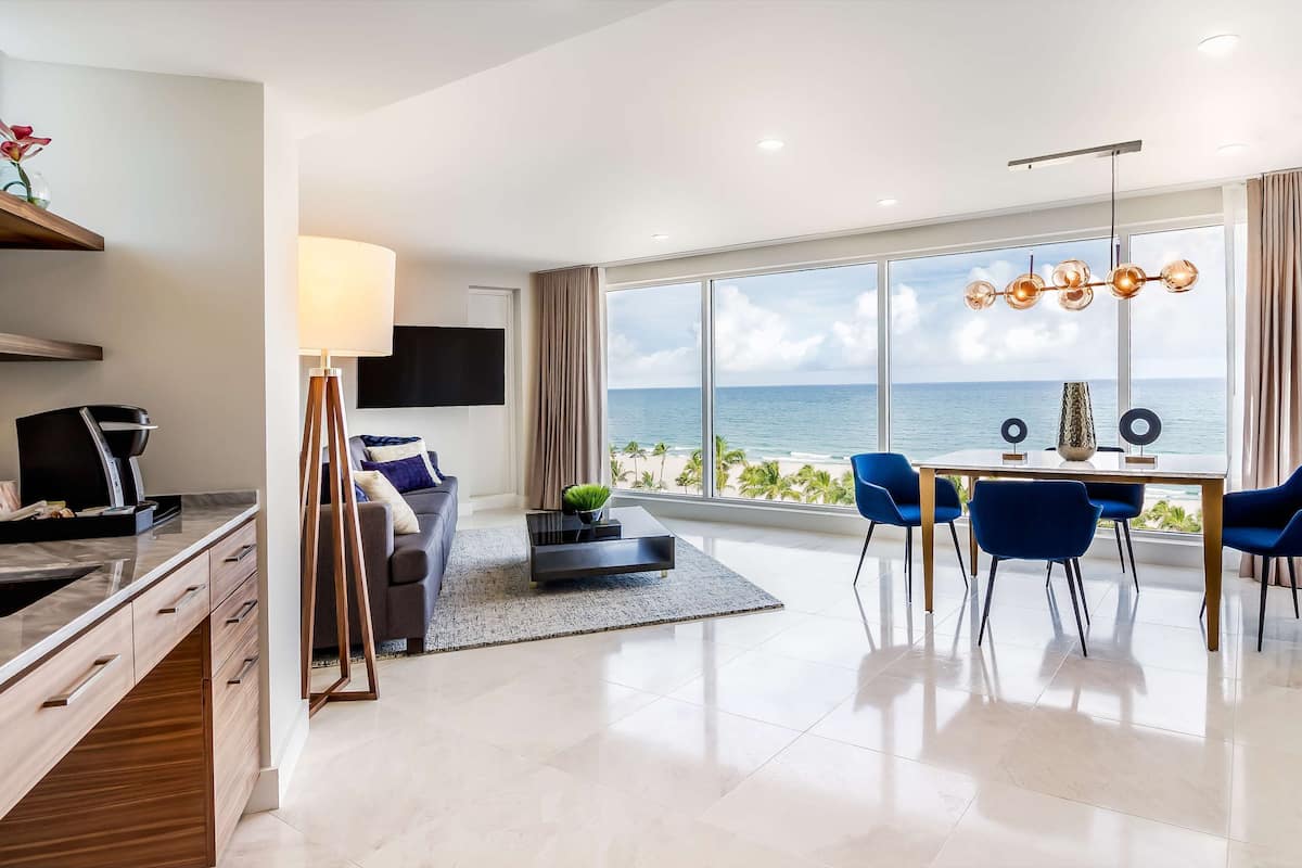 Penthouse Presidential - 1 kingsize-sÀng med bÀddsoffa (Unique Ocean Front One Bedroom Suite) | SÀngtillbehör av högsta kvalitet, duntÀcken och bÀddmadrasser