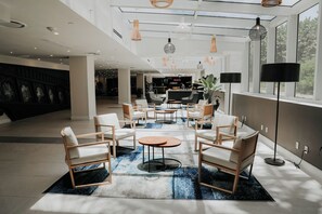 Lobby sitting area - B Ocean Resort Fort Lauderdale Beach (Fort Lauderdale)