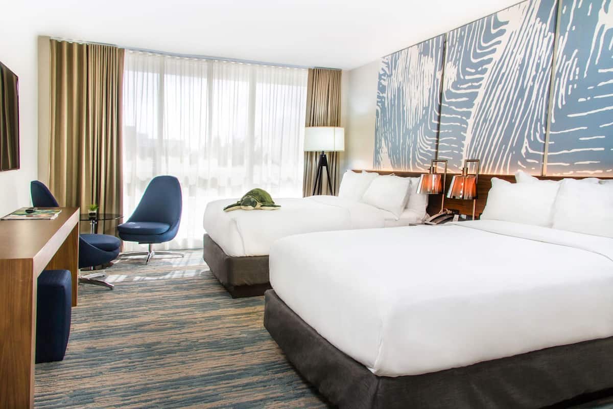 Ylelliset vuodevaatteet, untuvapeitot, pillowtop-patjalliset sängyt