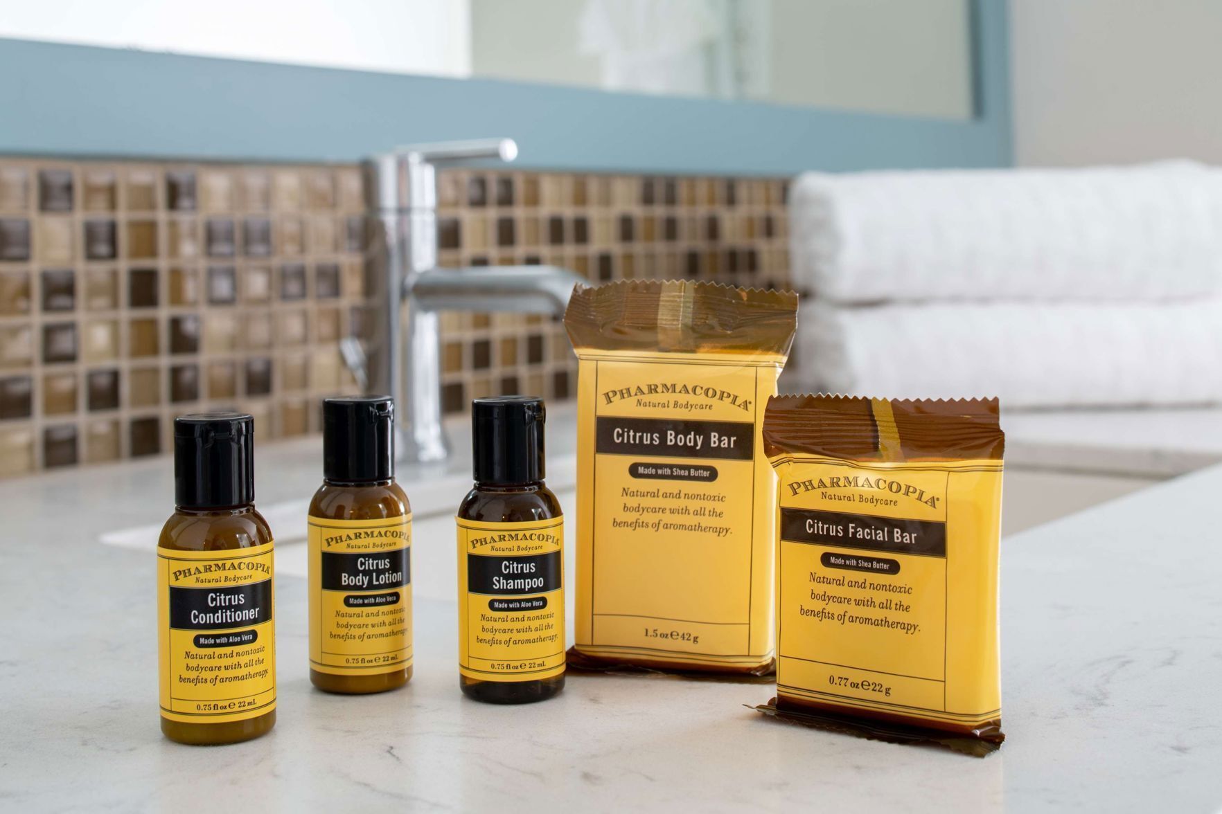 وسائل الراحة داخل الحمام | مستلزمات للعناية الشخصية صديقة للبيئة، مجففات شعر، مناشف، صابون