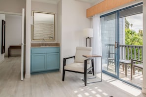 Suite, 1 King Bed, Non Smoking, Balcony | In-room safe, individually decorated, individually furnished, desk