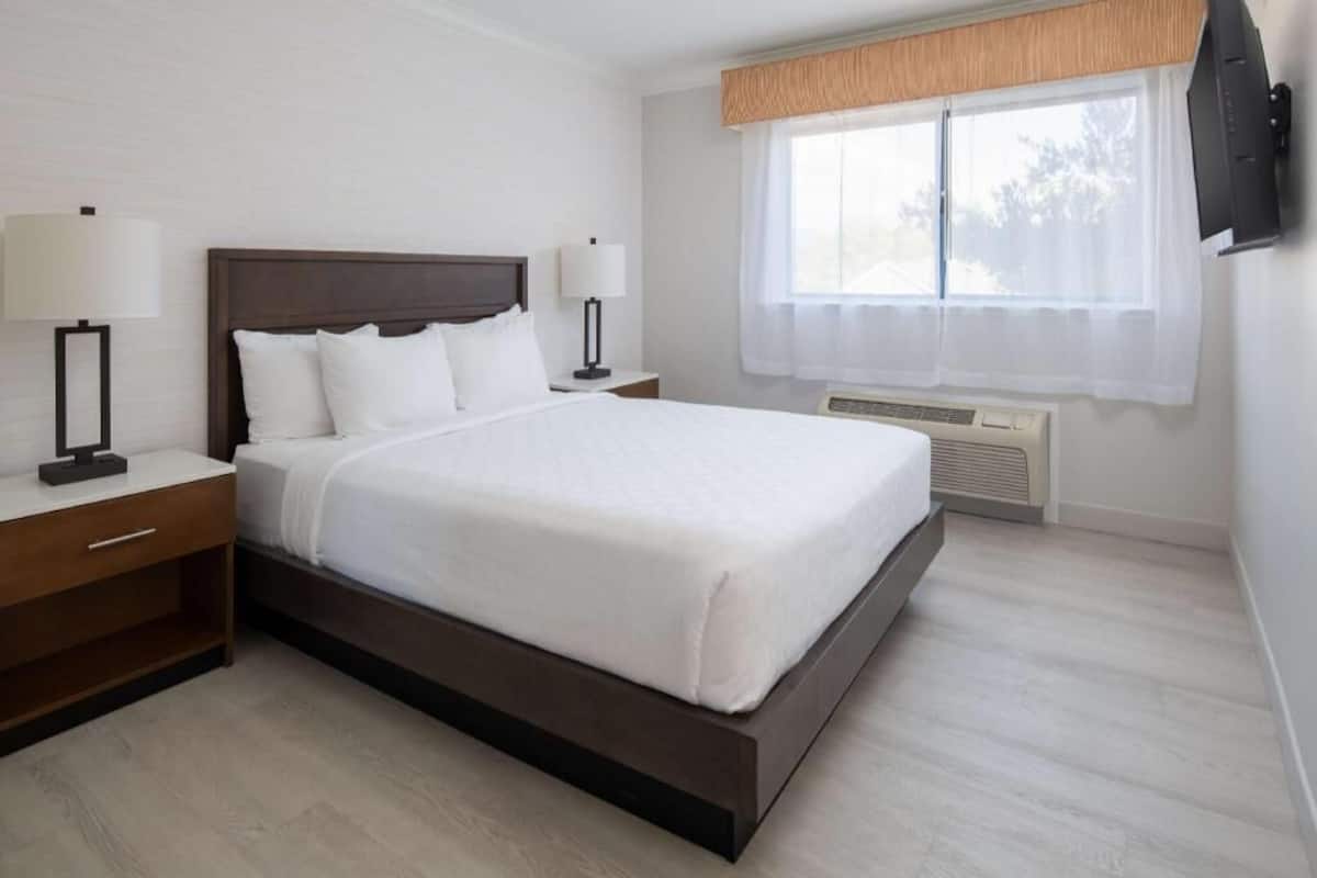 Tallelokero huoneessa, yksilöllisesti sisustettu