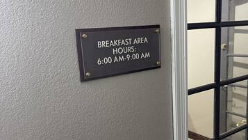 Desayuno bufé gratuito y diario