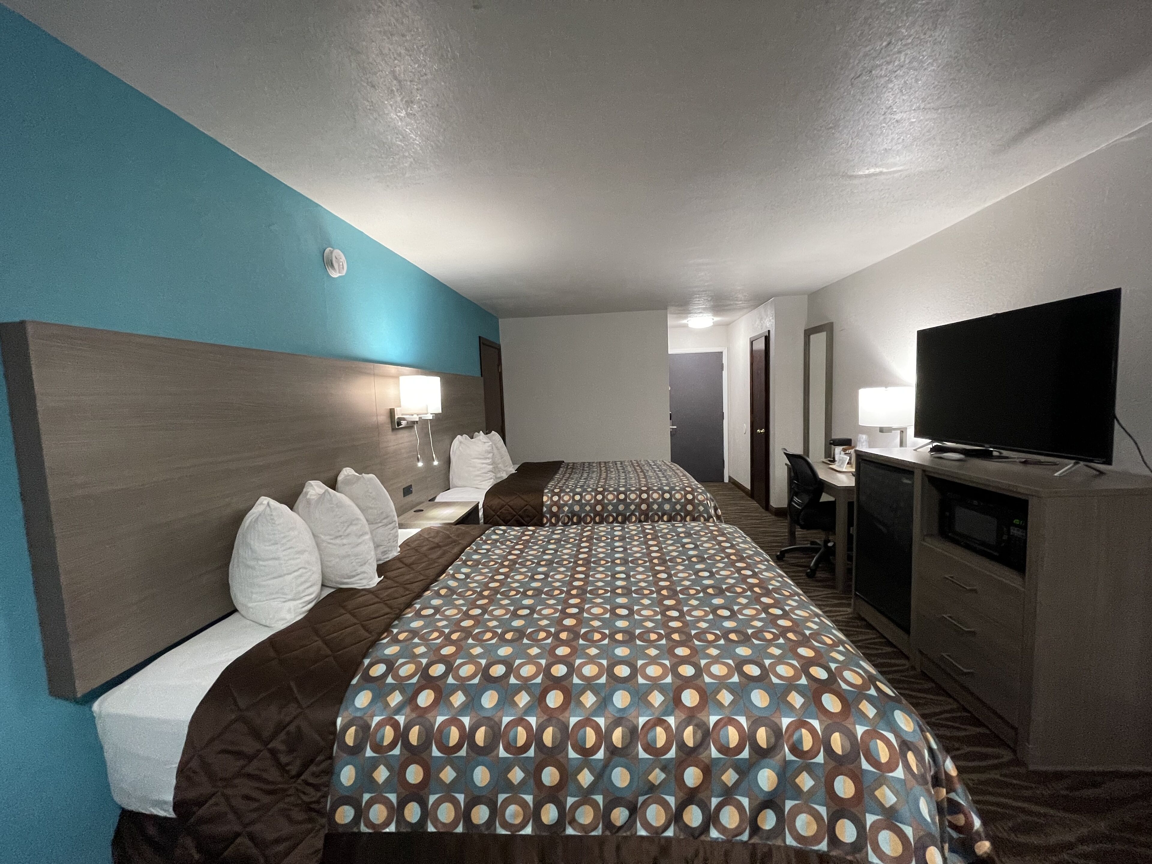 遮光カーテン、アイロン / アイロン台、ベビーベッド (無料)、可動式ベッド