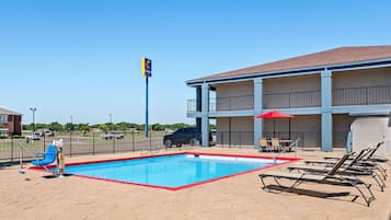 Piscine extérieure (ouverte en saison)