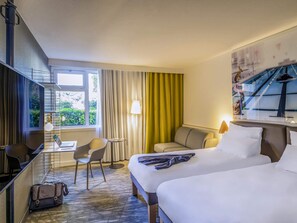 Classic Room, Multiple Beds | In-room safe, desk, laptop workspace, blackout drapes - Novotel Paris Créteil Le Lac (Creteil)