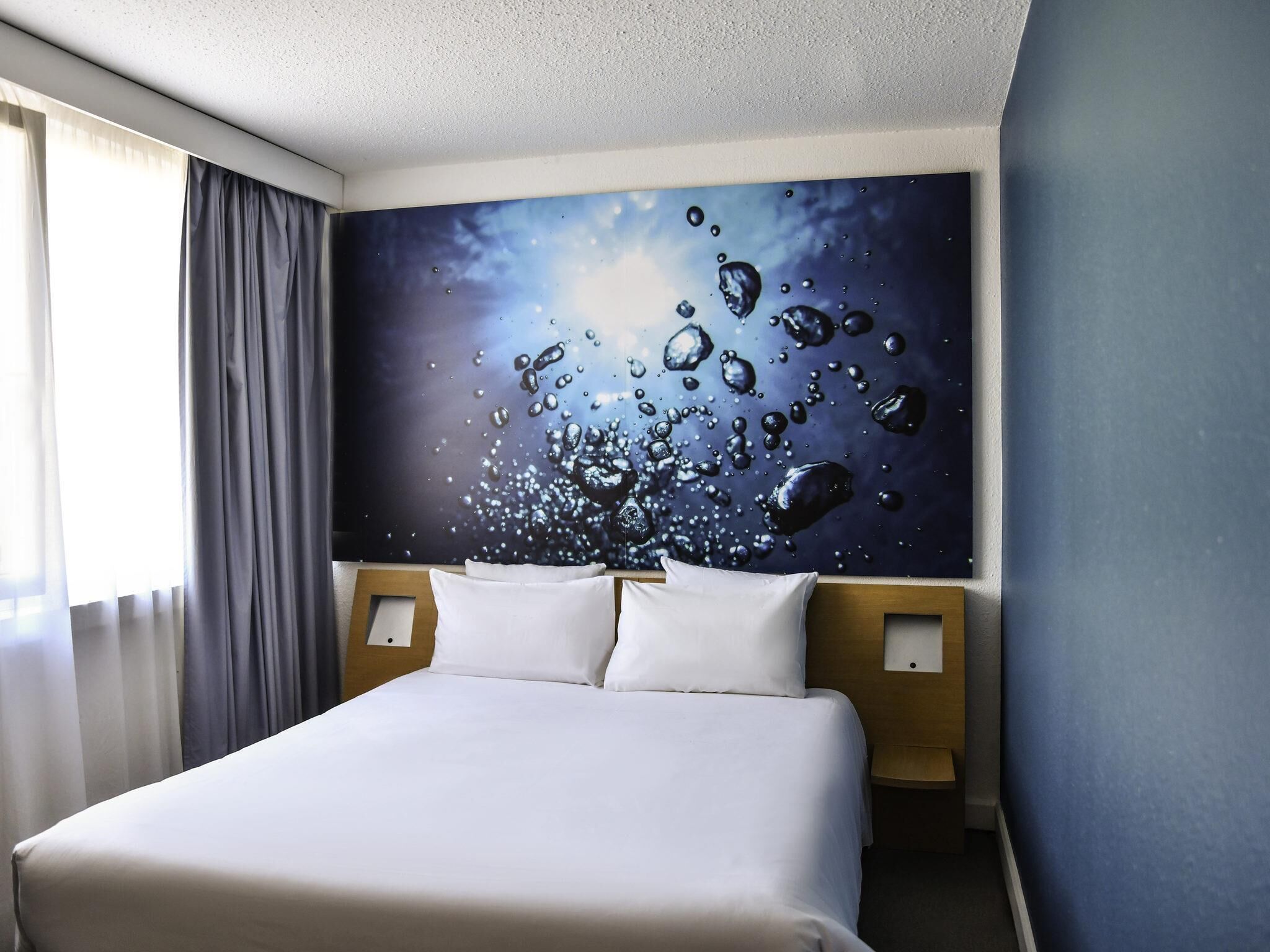 Family Suite, 1 Queen Bed with Sofa bed | In-room safe, desk, laptop workspace, blackout drapes