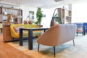 Lobby sitting area - Novotel Paris Créteil Le Lac (Creteil)