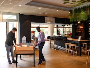 Déjeuner, dîner et souper servis sur place; cuisine française