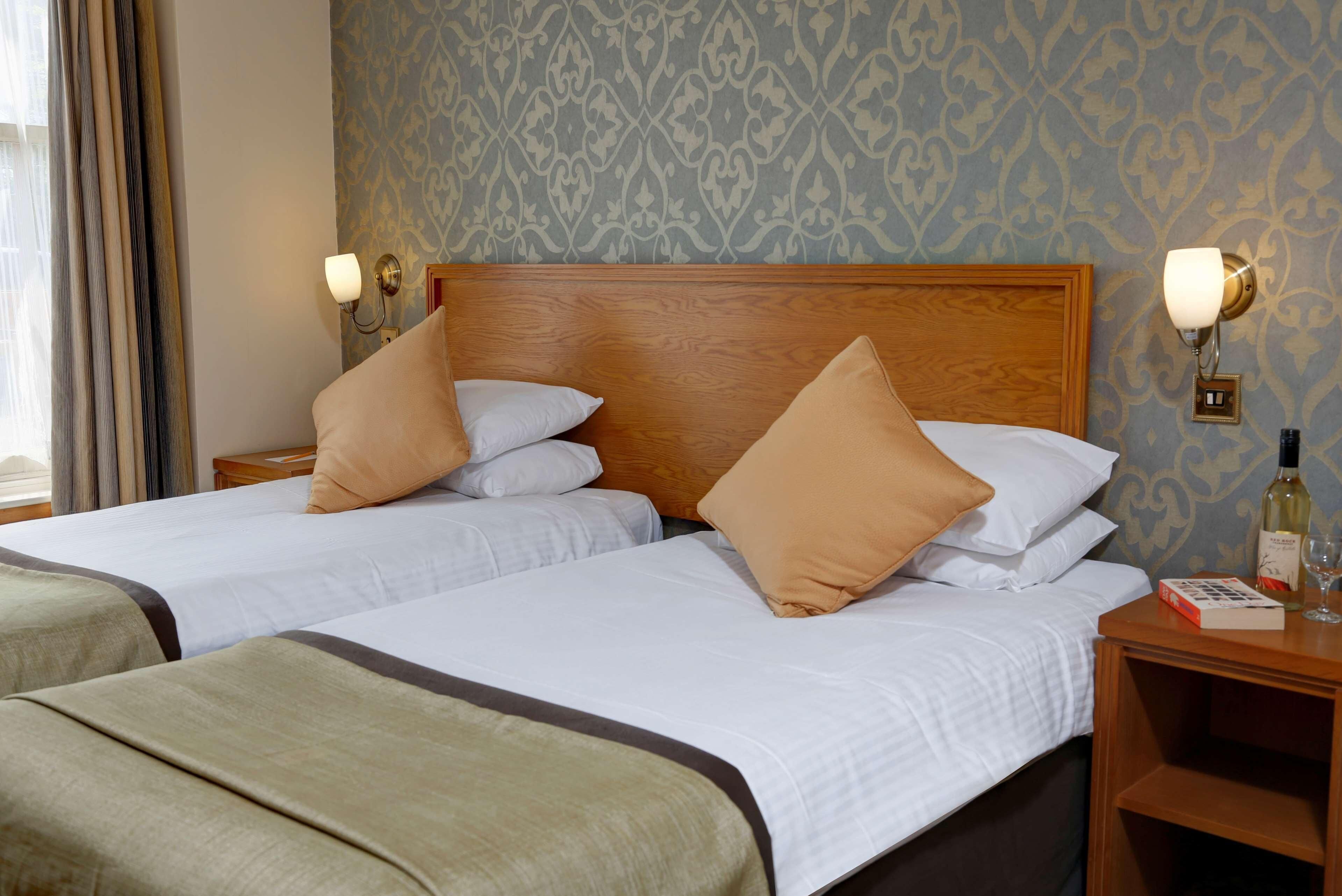 In-room safe, WiFi (free), bed sheets