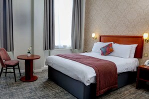 Standard Room, 1 King Bed, Non Smoking | In-room safe, free WiFi, bed sheets - Best Western Queens Hotel (Dundee)