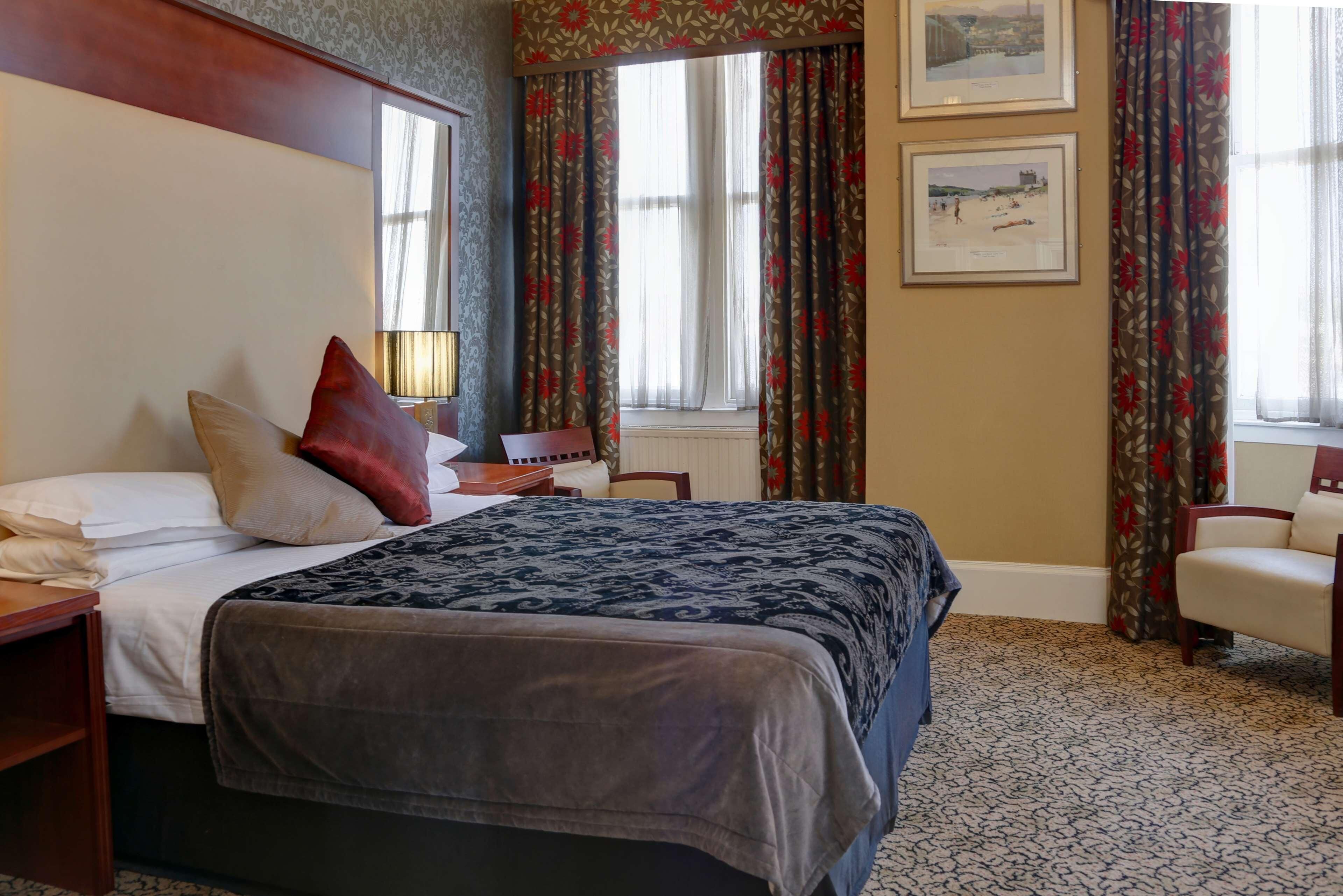 In-room safe, WiFi (free), bed sheets