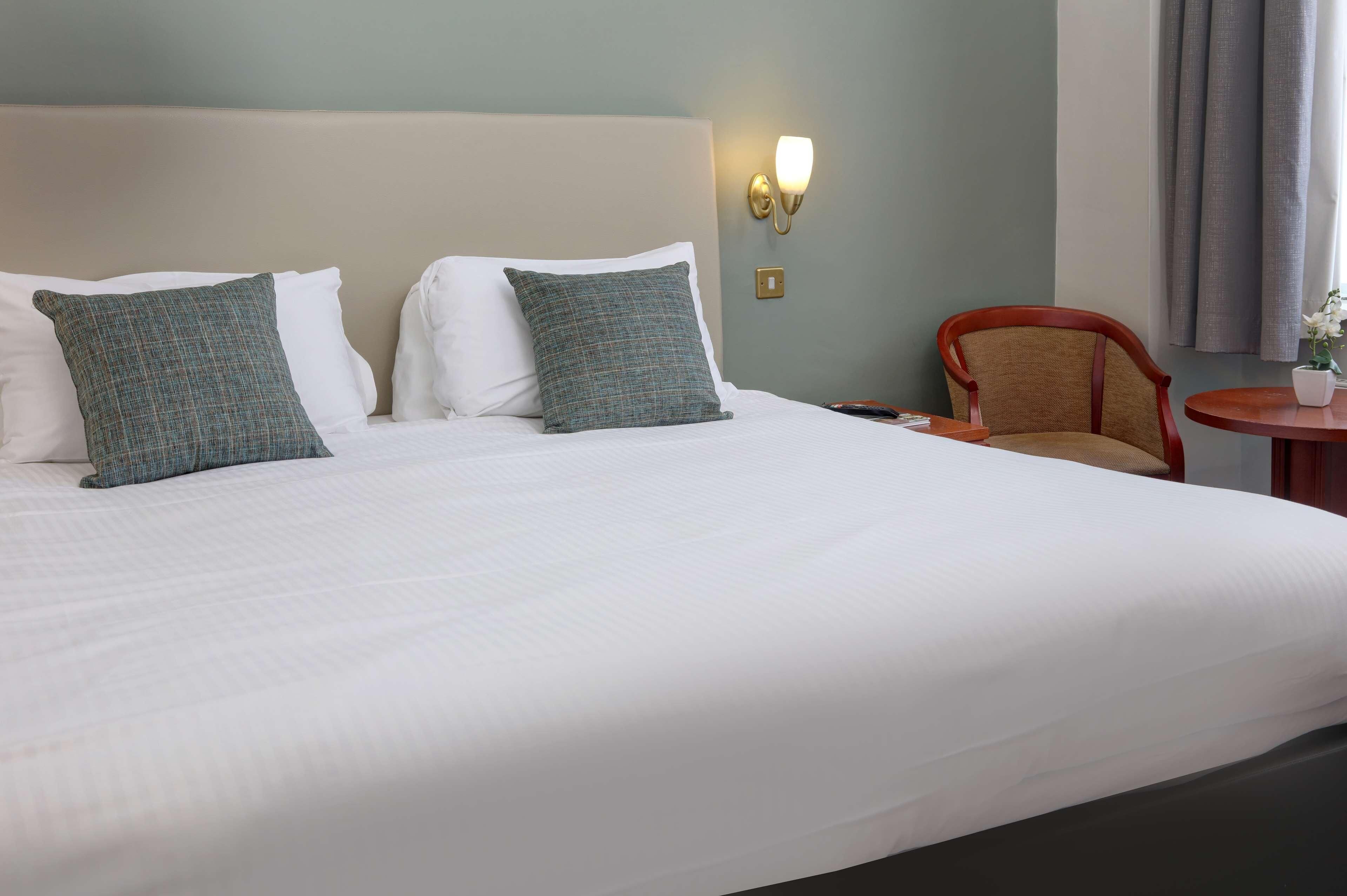 In-room safe, WiFi (free), bed sheets