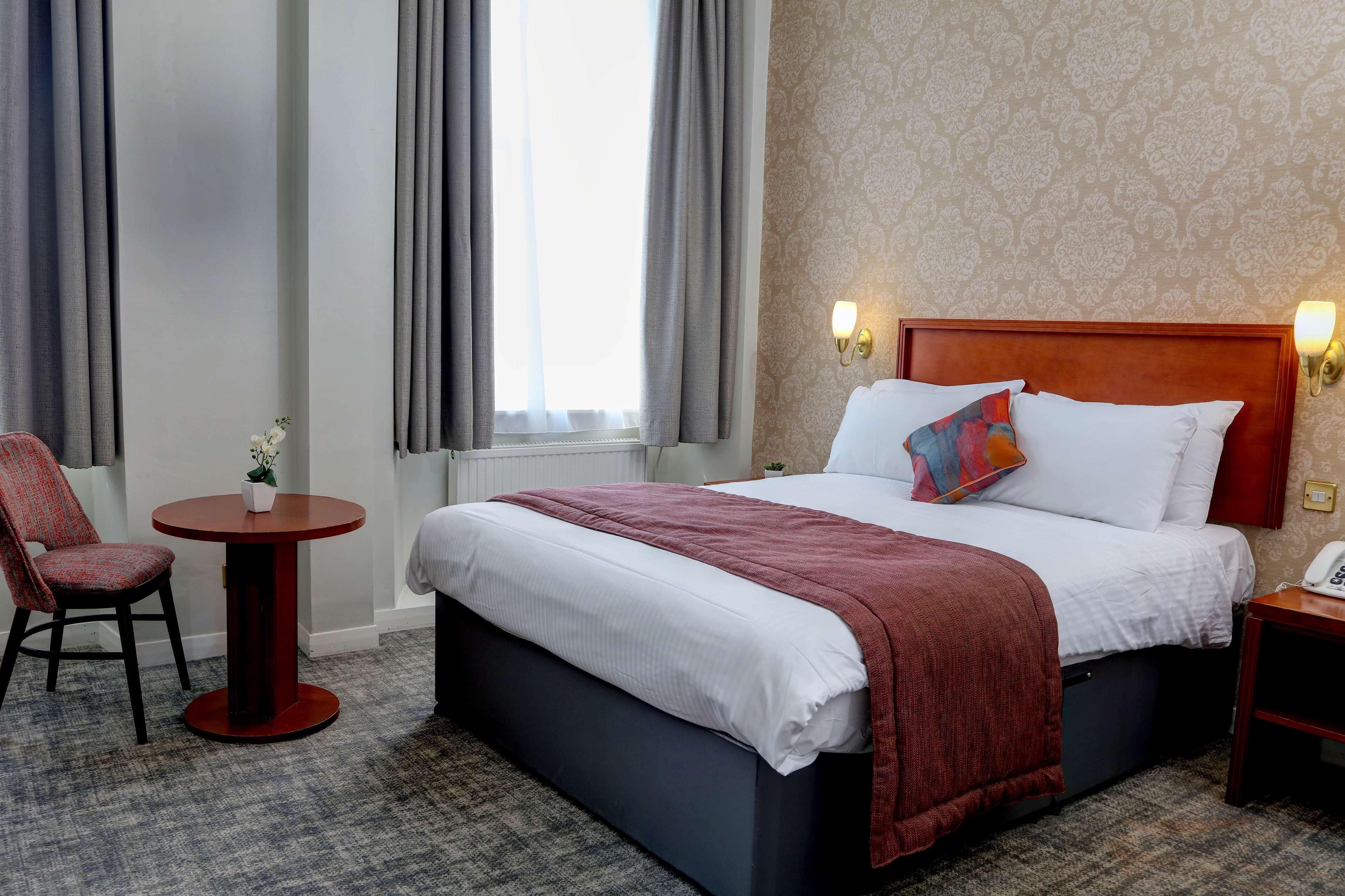 In-room safe, WiFi (free), bed sheets