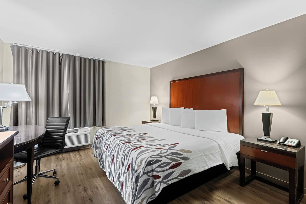 Deluxe Room, 1 King Bed (Accessible, Smoke Free) | Desk, laptop workspace, iron/ironing board, cribs (free)