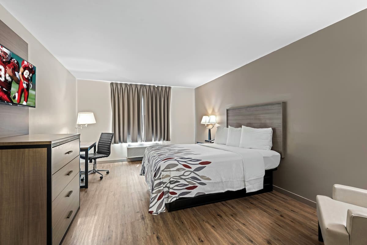 Superior Room, 1 King Bed (Smoke Free) | Desk, laptop workspace, iron/ironing board, cribs (free)