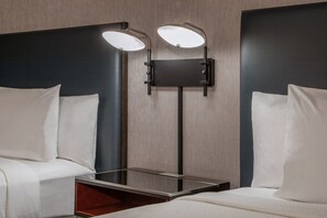 Premium bedding, in-room safe, desk, laptop workspace - Courtyard by Marriott Boston Marlborough (Marlborough)