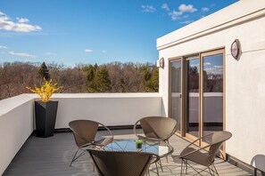 Premium bedding, in-room safe, desk, laptop workspace - Courtyard by Marriott Boston Marlborough (Marlborough)