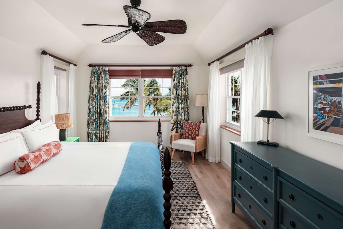 1 bedroom, Egyptian cotton sheets, premium bedding, in-room safe
