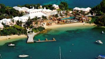 Plage privée, serviettes de plage, snorkeling, voile