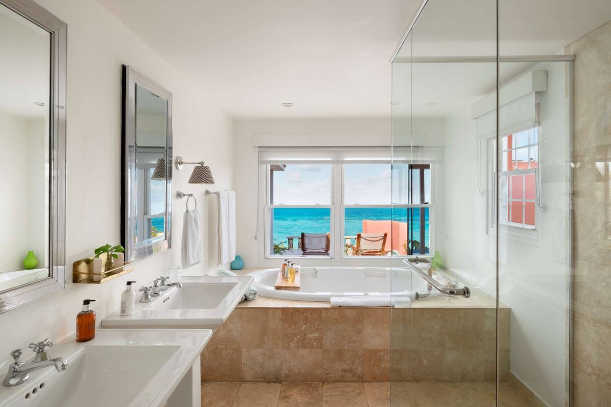 cottage, private pool (water view) | bathroom | shower, eco-friendly toiletries, hair dryer, bathrobes